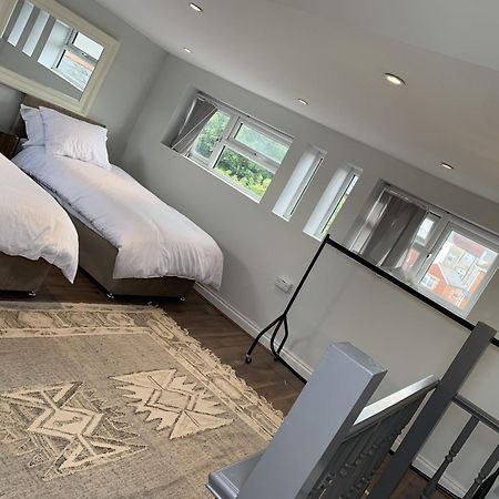 Adanhouse-Stockland Spacious 5 Bedroom House Sleeps 12 Private Garden Cardiff Esterno foto