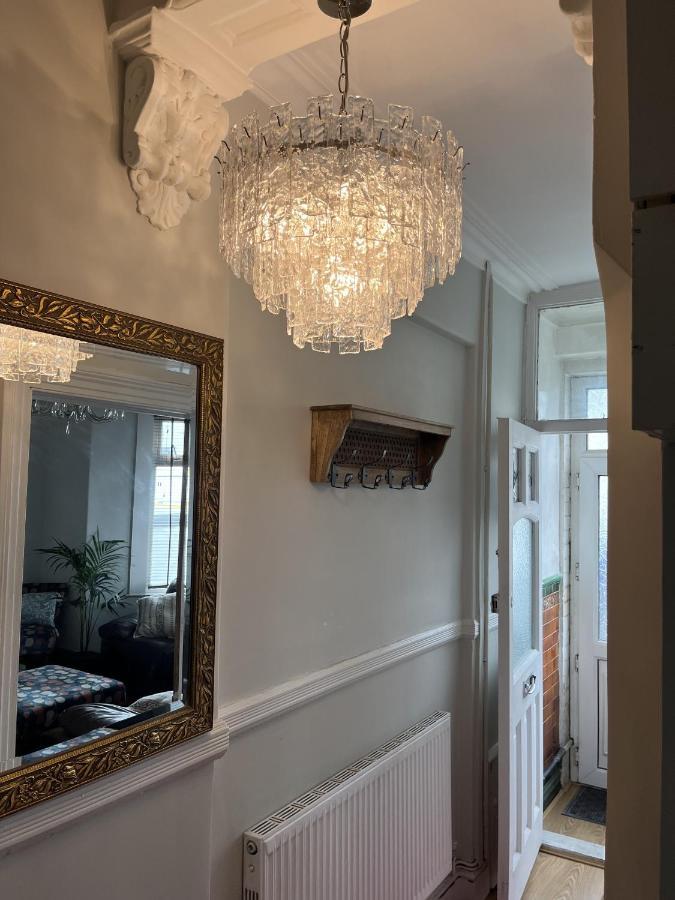 Adanhouse-Stockland Spacious 5 Bedroom House Sleeps 12 Private Garden Cardiff Esterno foto