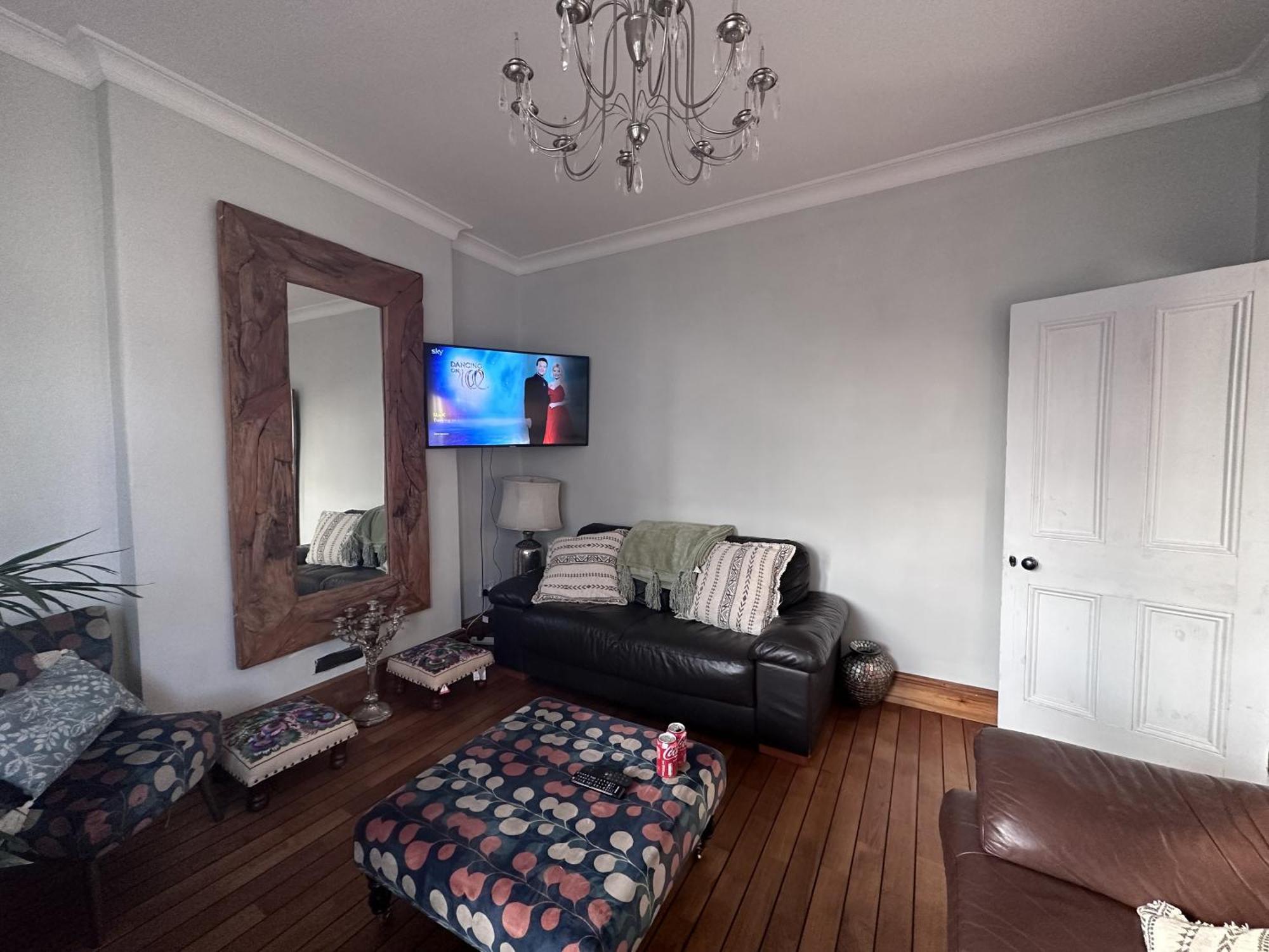 Adanhouse-Stockland Spacious 5 Bedroom House Sleeps 12 Private Garden Cardiff Esterno foto