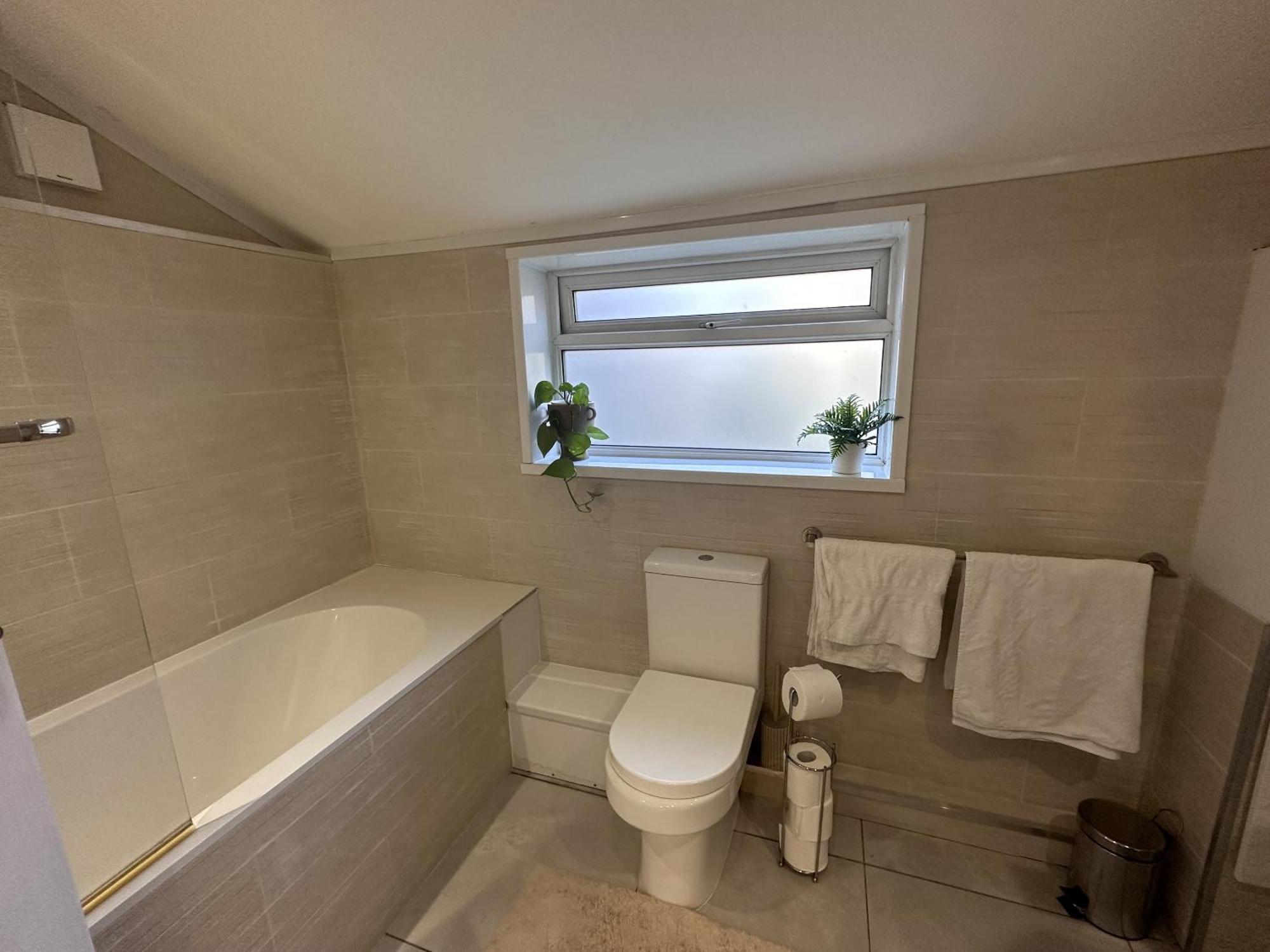 Adanhouse-Stockland Spacious 5 Bedroom House Sleeps 12 Private Garden Cardiff Esterno foto