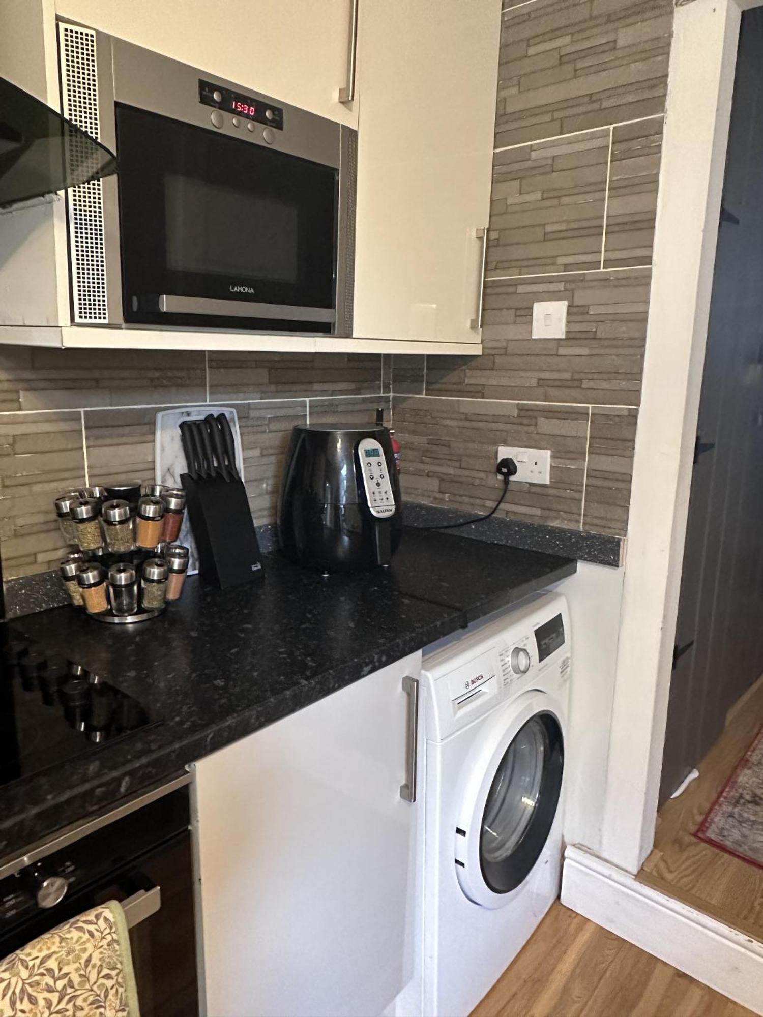 Adanhouse-Stockland Spacious 5 Bedroom House Sleeps 12 Private Garden Cardiff Esterno foto