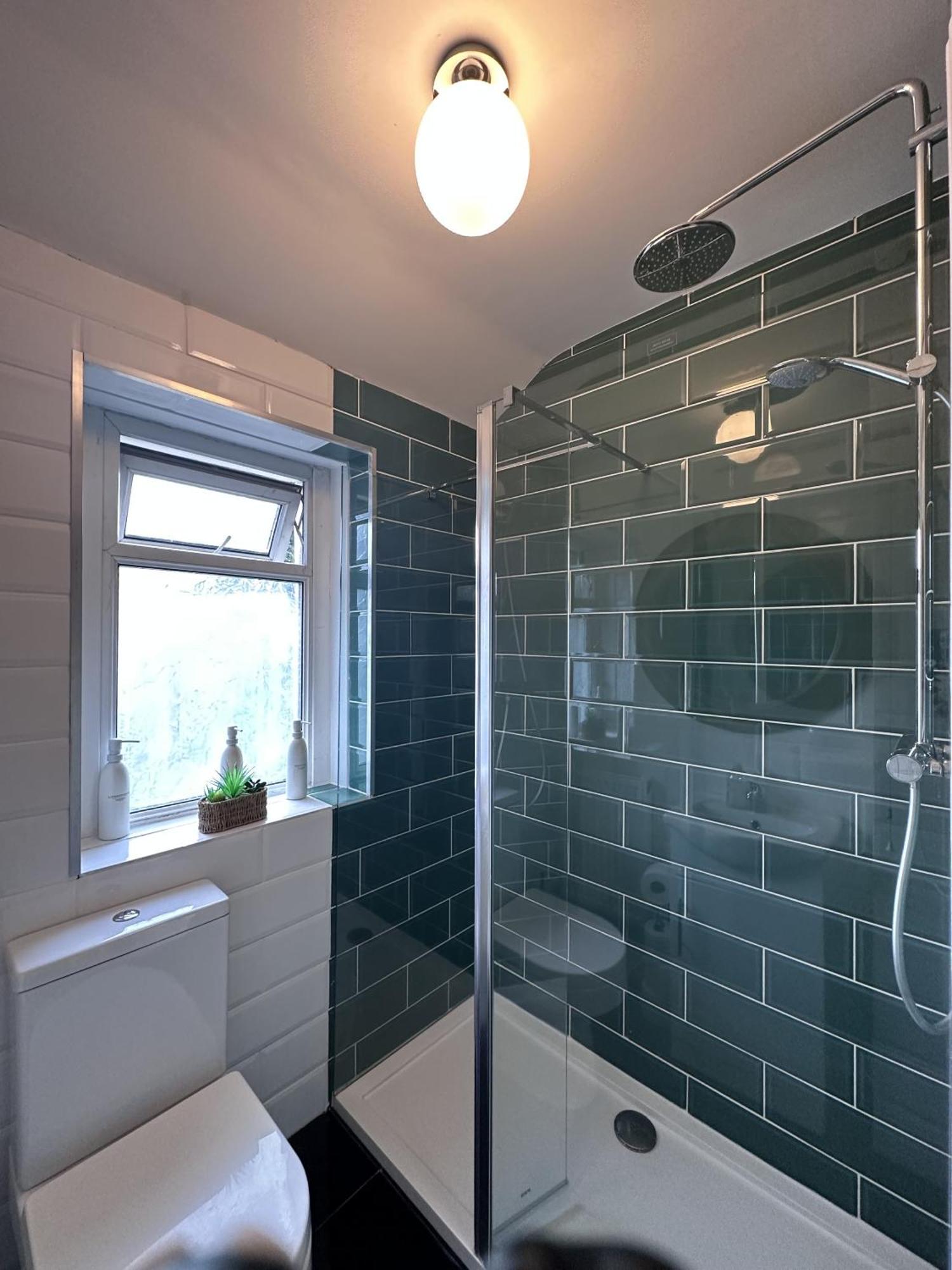 Adanhouse-Stockland Spacious 5 Bedroom House Sleeps 12 Private Garden Cardiff Esterno foto