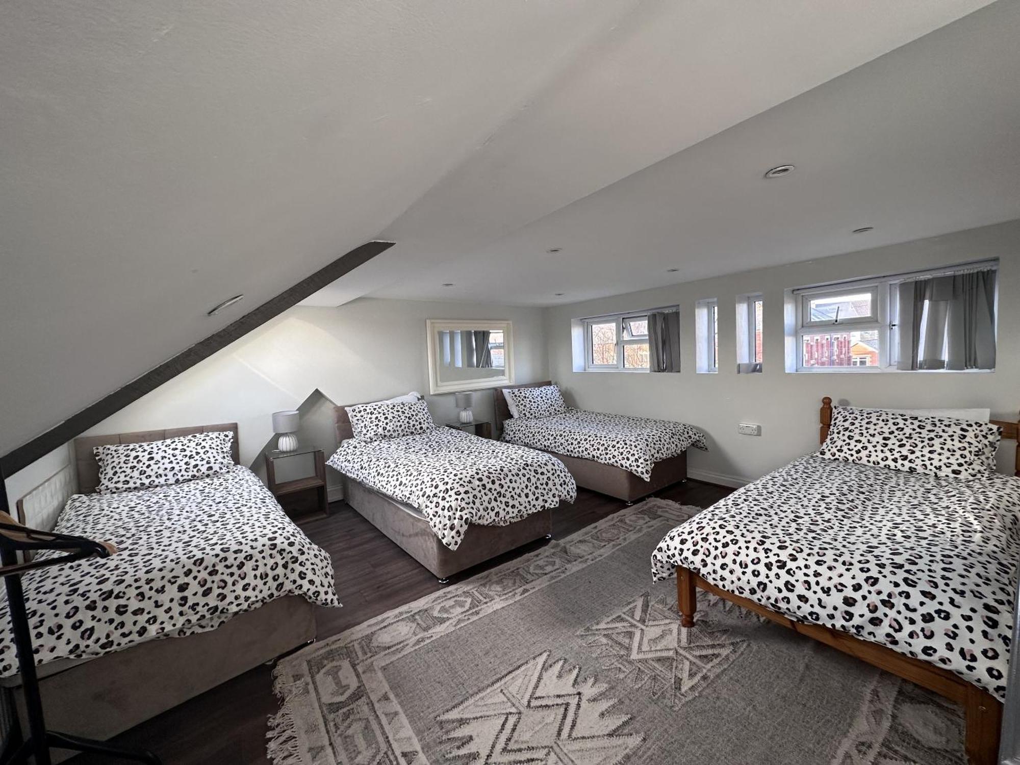Adanhouse-Stockland Spacious 5 Bedroom House Sleeps 12 Private Garden Cardiff Esterno foto