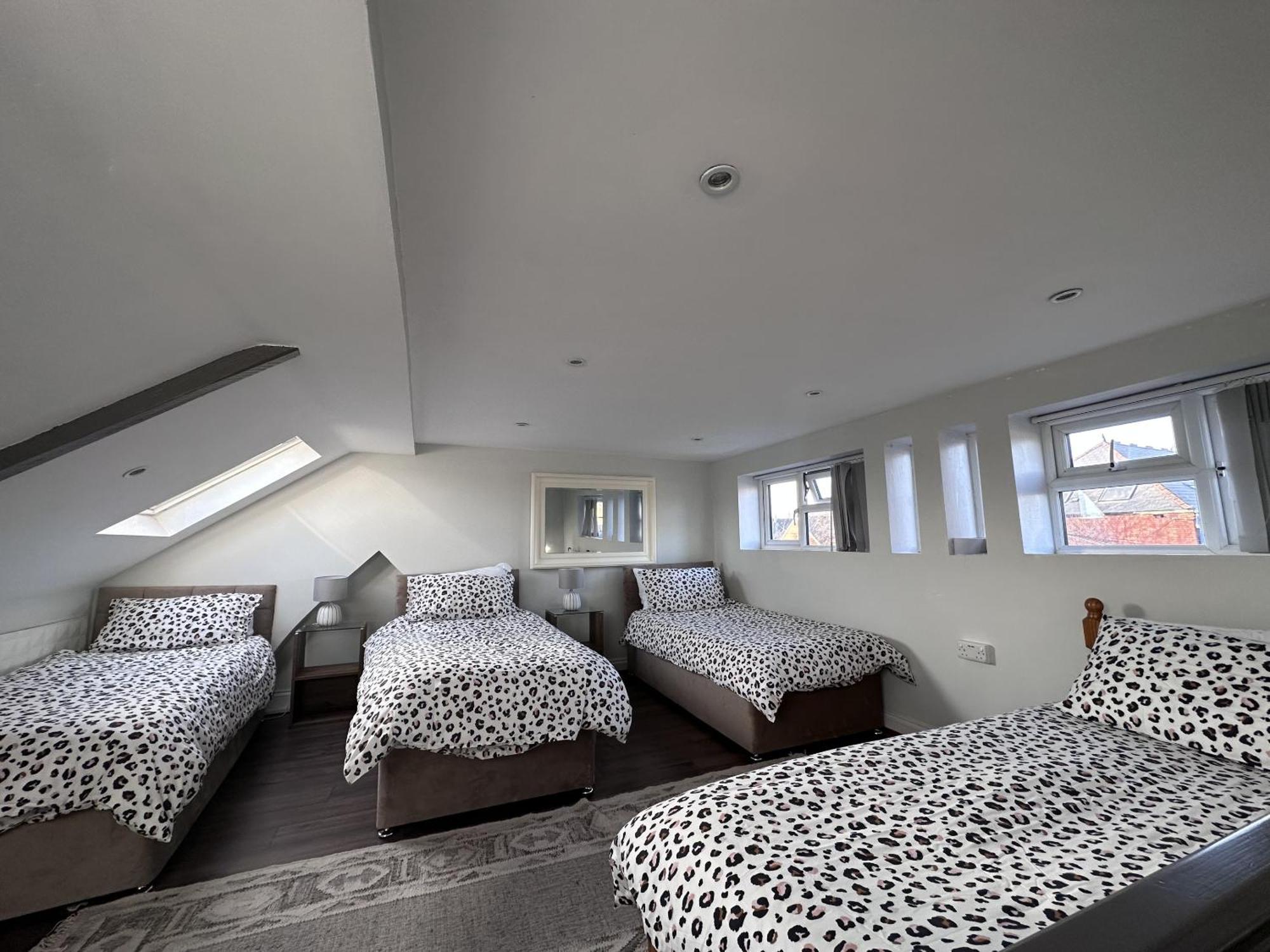 Adanhouse-Stockland Spacious 5 Bedroom House Sleeps 12 Private Garden Cardiff Esterno foto