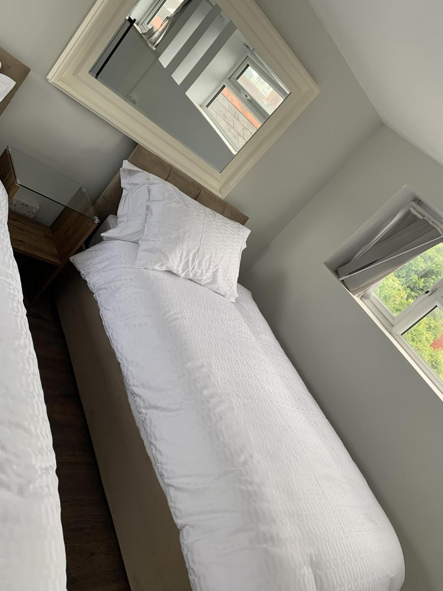 Adanhouse-Stockland Spacious 5 Bedroom House Sleeps 12 Private Garden Cardiff Esterno foto