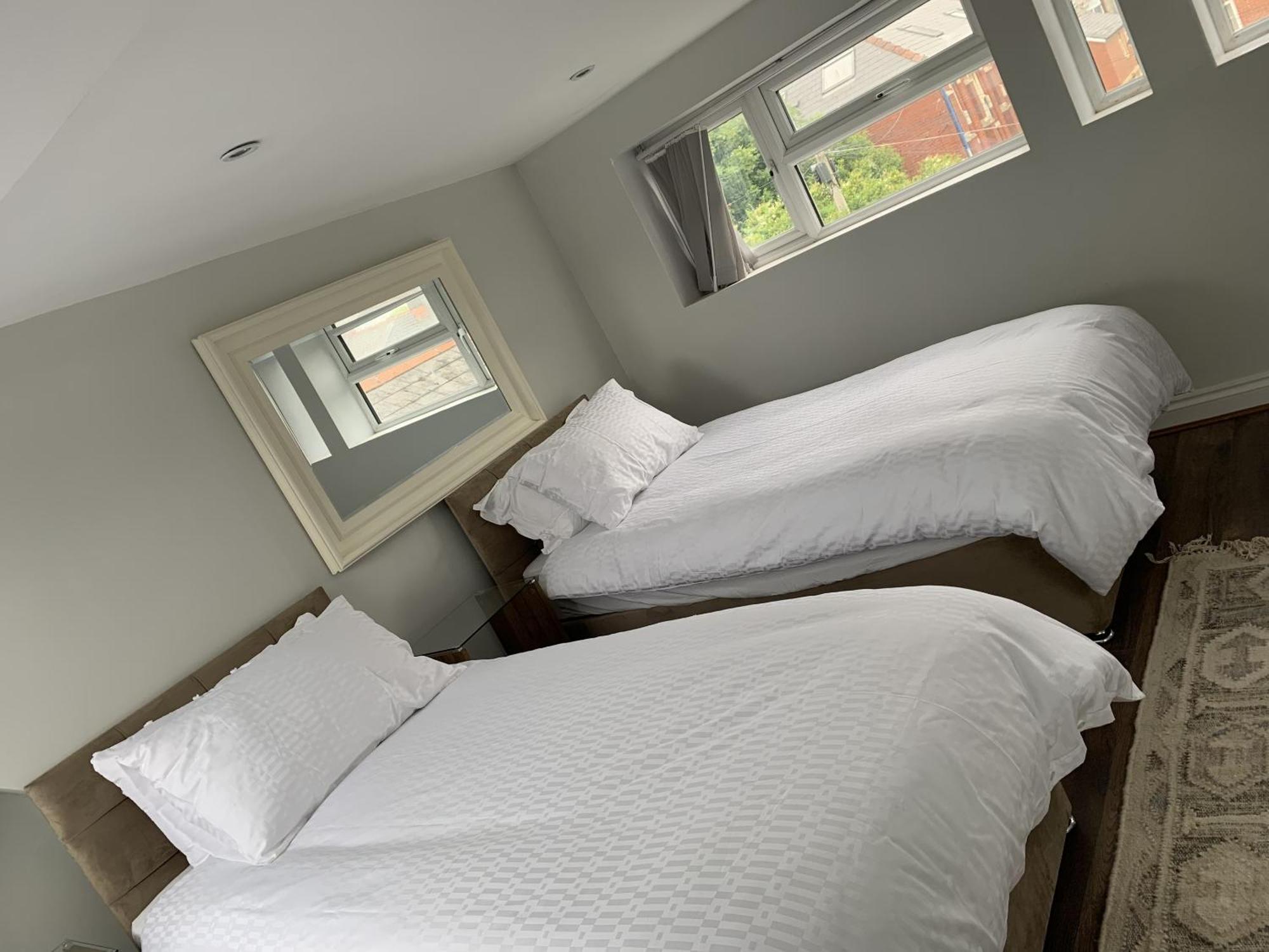 Adanhouse-Stockland Spacious 5 Bedroom House Sleeps 12 Private Garden Cardiff Esterno foto