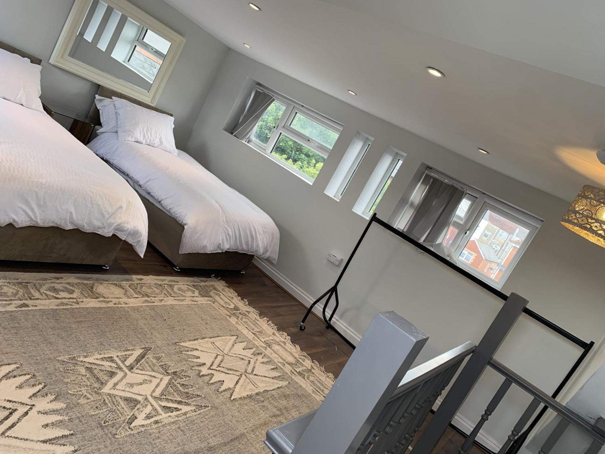 Adanhouse-Stockland Spacious 5 Bedroom House Sleeps 12 Private Garden Cardiff Esterno foto